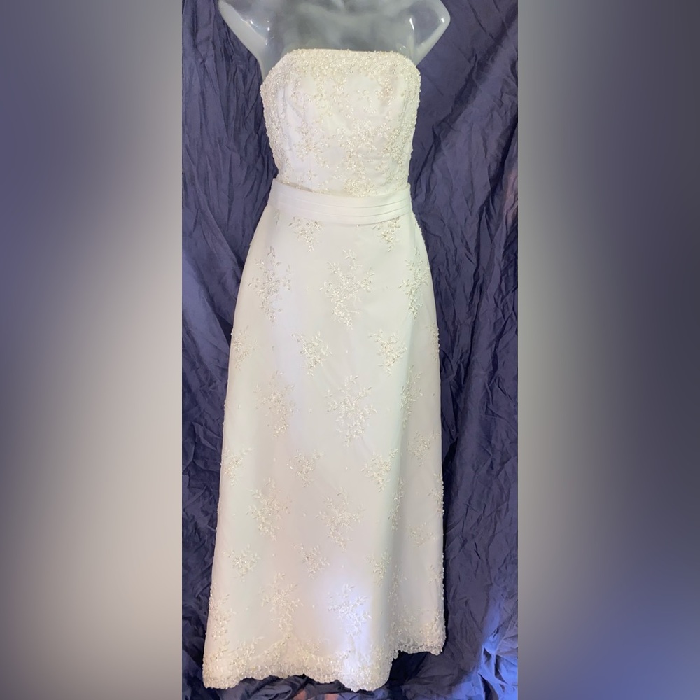 Size 0 Wedding Dress - Picture 4 of 17
